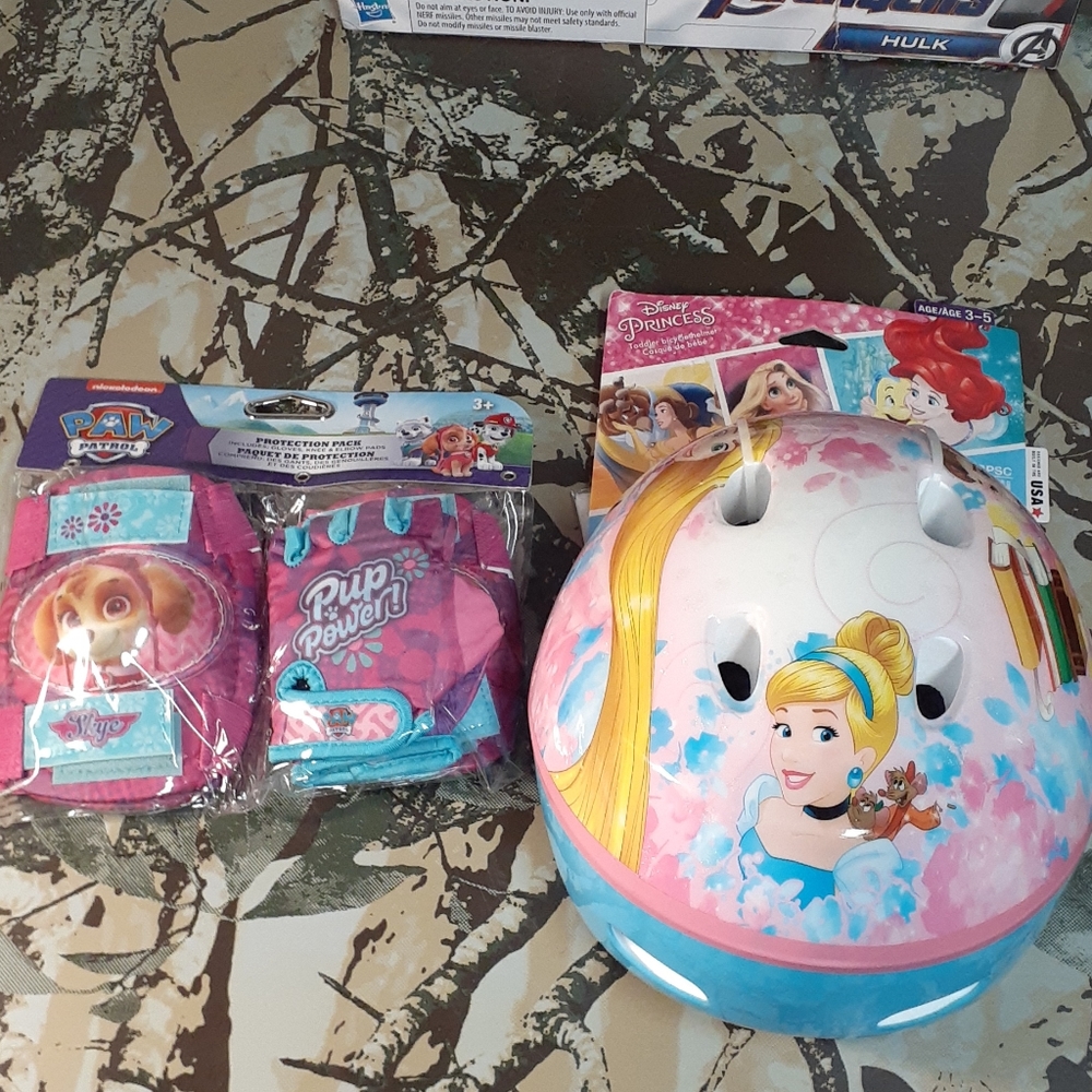 Disney halmet , gloves and knee and elbows  pads
